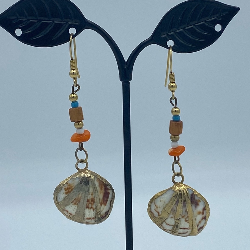 Seashell Coastal Beachy Gold Tone Trim Dangle Drop Earrings Shell Boho Beach